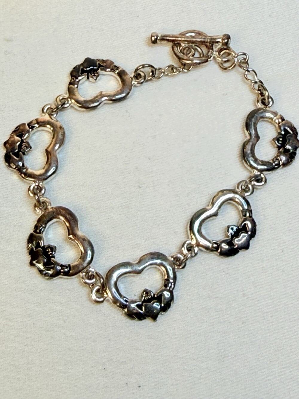 Irish Claddagh Link Silver-tone 7’ Bracelet.
